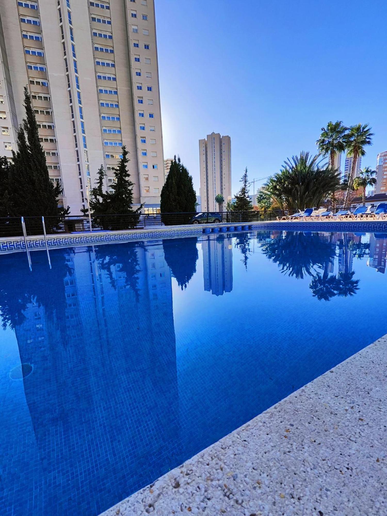 Playa Levante Lux Mar Бенидорм Екстериор снимка